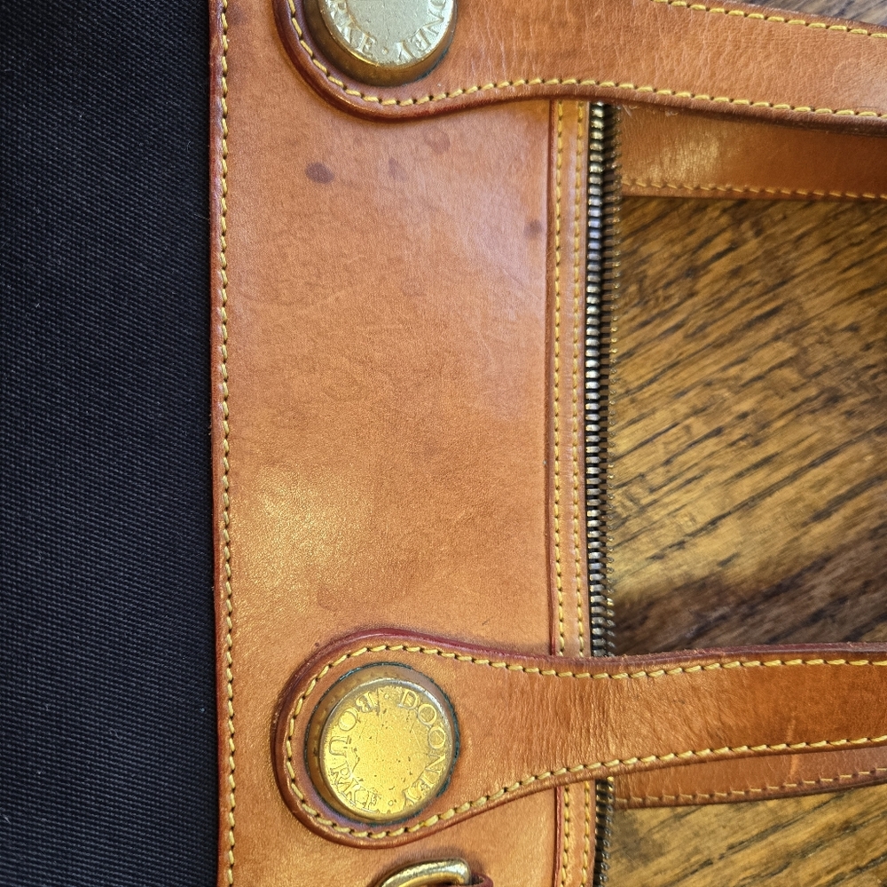 Vintage Dooney & Bourke No. B06640 Cabriolet Zip Satchel in black canvas - Picture 8 of 13